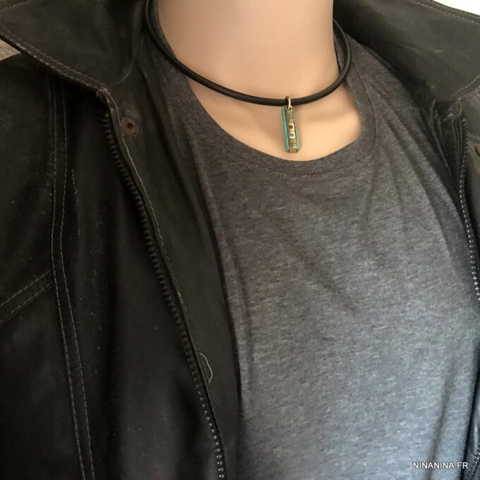 N4741c Collier tibetain turquoise amulette cordon cuir - Bijoux Colliers en ligne Ninanina