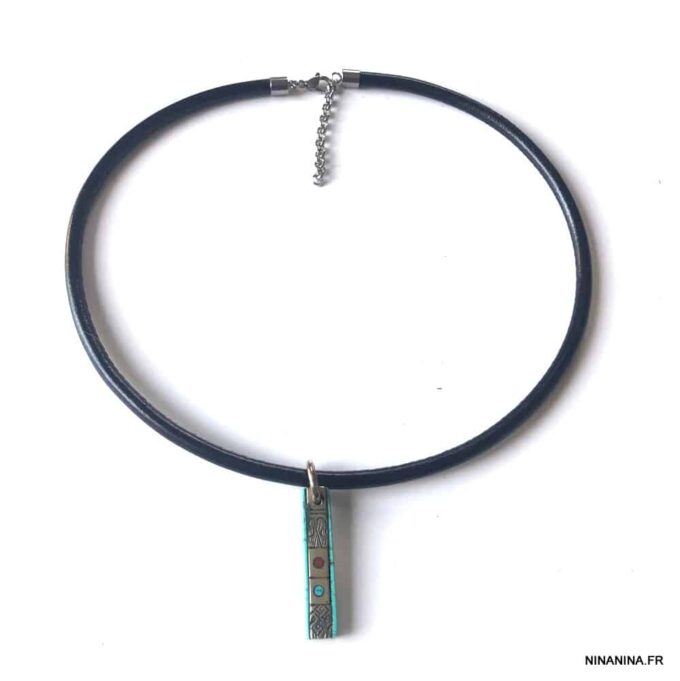 N4741d Collier tibetain turquoise amulette cordon cuir - Bijoux Colliers en ligne Ninanina