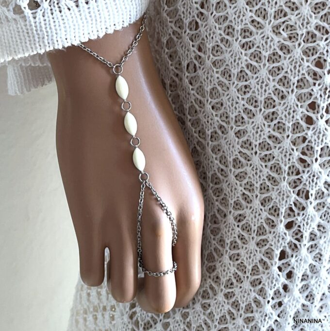 N4755 Parure de main - Bracelet bague acier inoxydable perles blanches - Bijoux de mains en ligne Ninanina