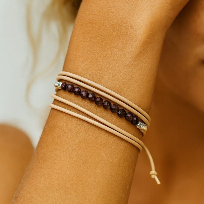 N4886k Bracelet Amethyste violet perles à facettes et argent 925 cordon cuir – Bijoux Bracelets en ligne Ninanina