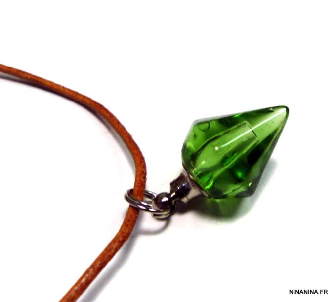 N4900a collier cordon cuir fiole parfum diamant vert