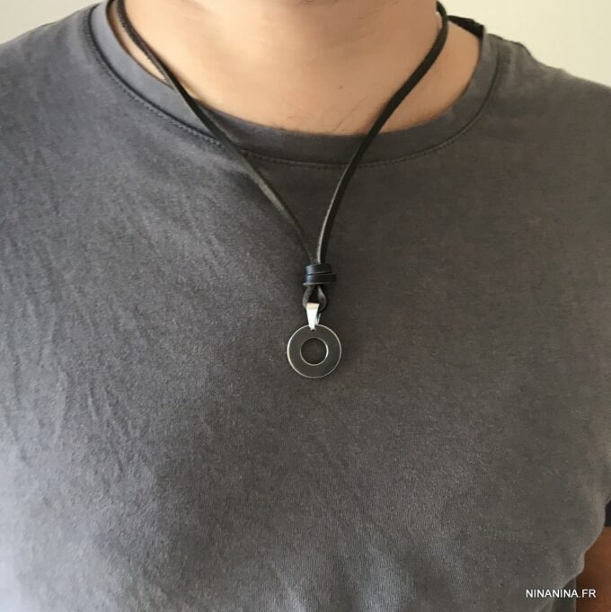 N4994K Collier homme pendentif rond Acier inoxydable lacet cuir - Bijoux Colliers en ligne Ninanina