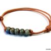 N5023 bracelet cordon cuir perles ceramique bleues