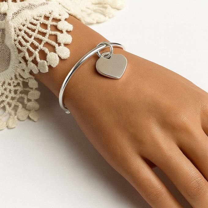 N5043a Bracelet Jonc Femme avec Pendentif Cœur en Argent Plaqué – Bijou Artisanal Fait Main - Bijoux Bracelets joncs en ligne Ninanina