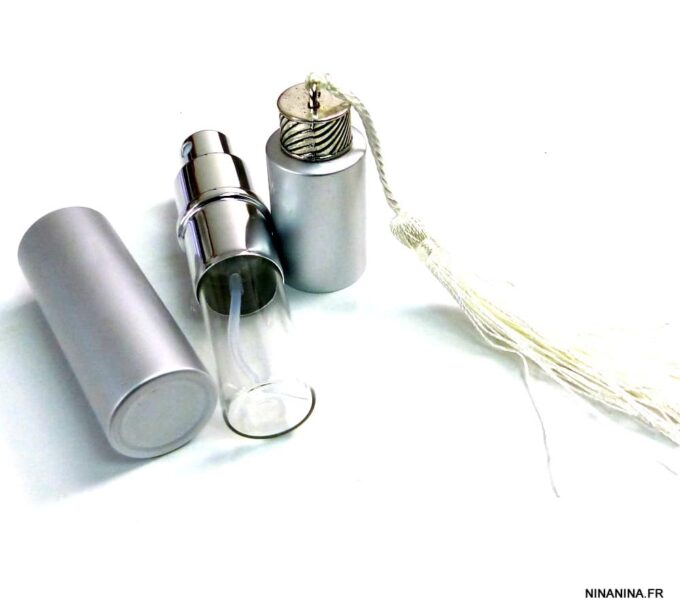 N5089C Vaporisateur de parfum de sac pompon blanc