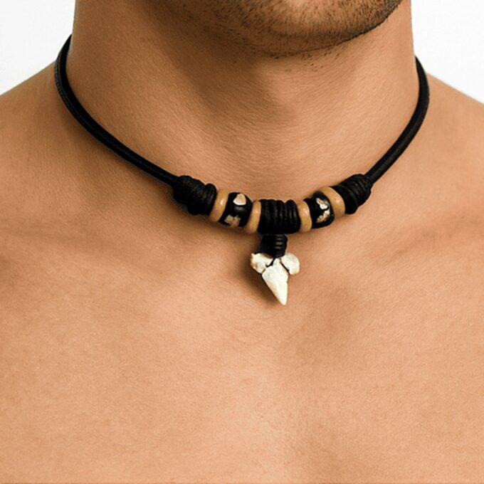 N5107c Collier tribal homme cordon pendentif dent de requin véritable et perles bois - Bijoux Colliers cordons en ligne Ninanina