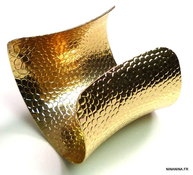 N5152g Bracelet manchette métal doré écailles