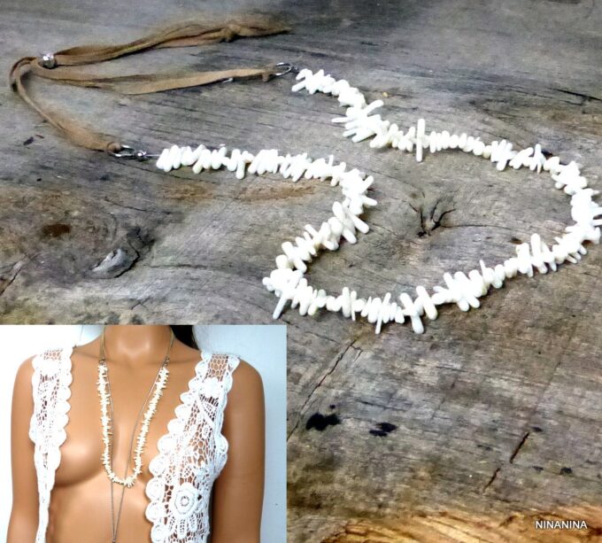 N5218c Collier tribal lanière daim et corail blanc