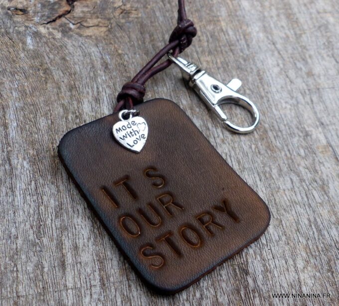 N5229 Porte clé homme pendentif cuir personnalisé coeur gravé - Bijoux Porte clé en ligne Ninanina