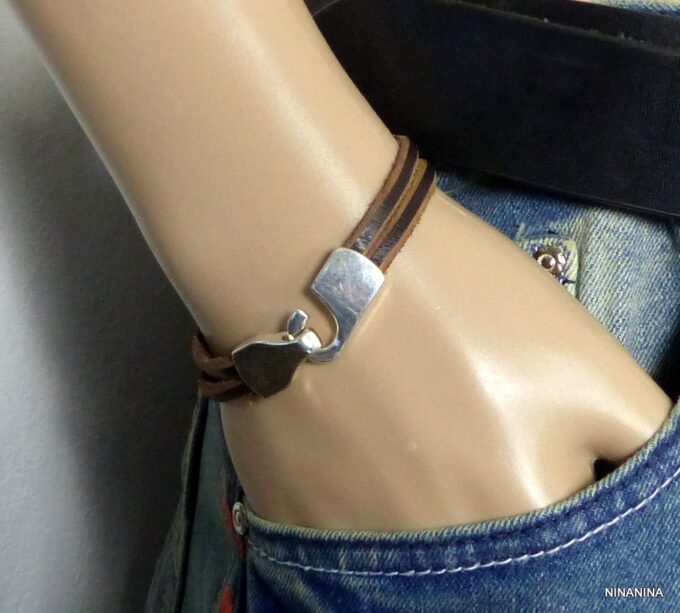 N5281e Bracelet homme lacet cuir efrmoir crochet métal argenté