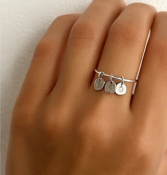 N5306 Bague jonc fine pour femme en argent 925 massif avec breloque ronde lettre personnalisée - Bijoux Bagues femmes en ligne Ninanina