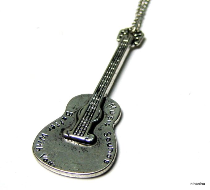 N549tera collier sautoir guitare métal argent