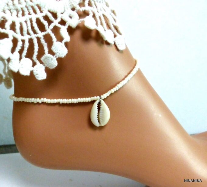 N5510D bracelet de cheville coquillag cauri rocailles blanches NINANINA