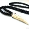 N5592d Collier homme ethnique avec pendentif corne en pierre naturelle blanche et perles rondes en bois