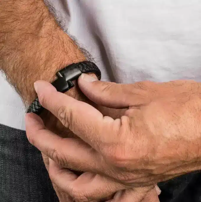 N5653a Bracelet homme cuir tresse noir fermoir acier aimanté - Bijoux Bracelets Hommes en ligne Ninanina