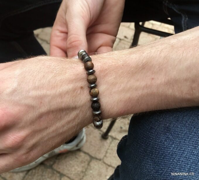 N5654i Bracelet elastique homme perles agates veinées marron rondelles métal noir - Bijoux Bracelets en ligne Ninanina