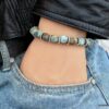 N5660a Bracelet boule turquoise mat pour homme sur fil elastique - Bijoux Bracelets en ligne Ninanina