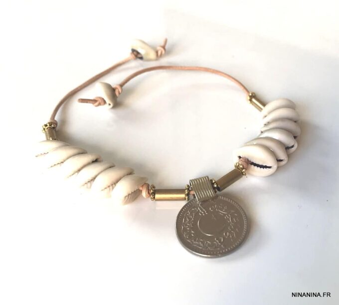 N5673a Bracelet cheville avec coquillage sur cordon cuir naturel - Bijoux de pied en ligne Ninanina