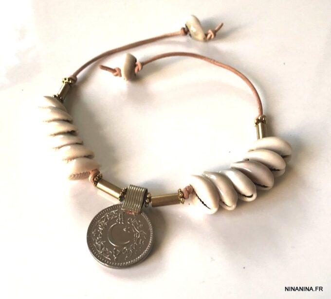 N5673c Bracelet cheville avec coquillage sur cordon cuir naturel - Bijoux de pied en ligne Ninanina