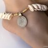 N5673d Bracelet cheville avec coquillage sur cordon cuir naturel - Bijoux de pied en ligne Ninanina