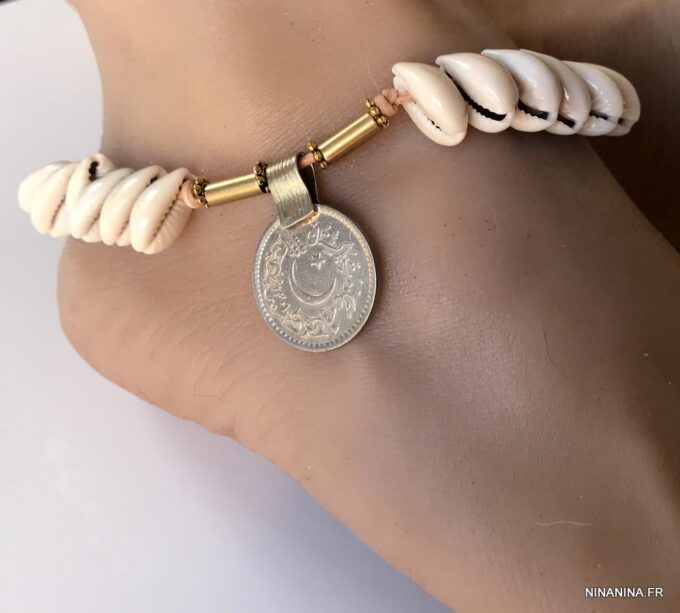 N5673d Bracelet cheville avec coquillage sur cordon cuir naturel - Bijoux de pied en ligne Ninanina