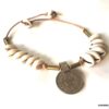 N5673e Bracelet cheville avec coquillage sur cordon cuir naturel - Bijoux de pied en ligne Ninanina