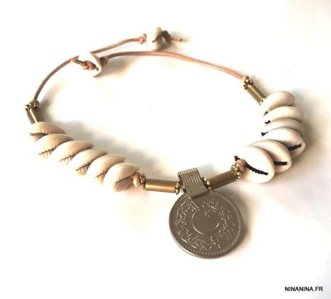 N5673e Bracelet cheville avec coquillage sur cordon cuir naturel - Bijoux de pied en ligne Ninanina