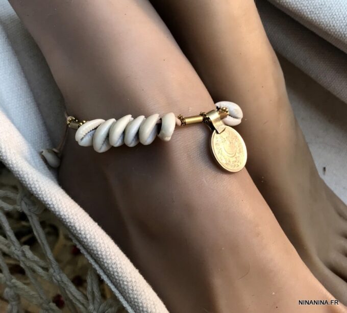 N5673f Bracelet cheville avec coquillage sur cordon cuir naturel - Bijoux de pied en ligne Ninanina