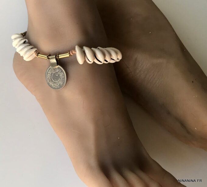 N5673j Bracelet cheville avec coquillage sur cordon cuir naturel - Bijoux de pied en ligne Ninanina