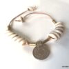 N5673k Bracelet cheville avec coquillage sur cordon cuir naturel - Bijoux de pied en ligne Ninanina