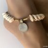 N5673l Bracelet cheville avec coquillage sur cordon cuir naturel - Bijoux de pied en ligne Ninanina