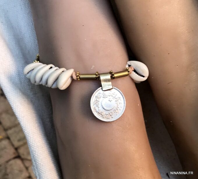 N5673m Bracelet cheville avec coquillage sur cordon cuir naturel - Bijoux de pied en ligne Ninanina