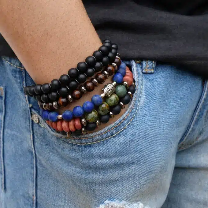 N5675b Bracelet perles bois homme marron et rondelles noires montées sur elastique - Bijoux Bracelets hommes en ligne Ninanina