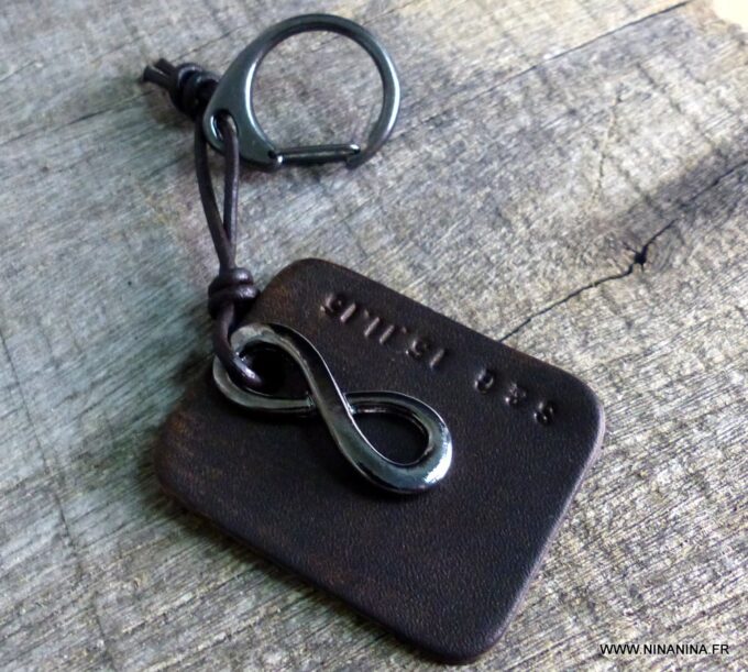 N5709 Porte clé homme cuir infini métal noir personnalisé prénom date NINANINA