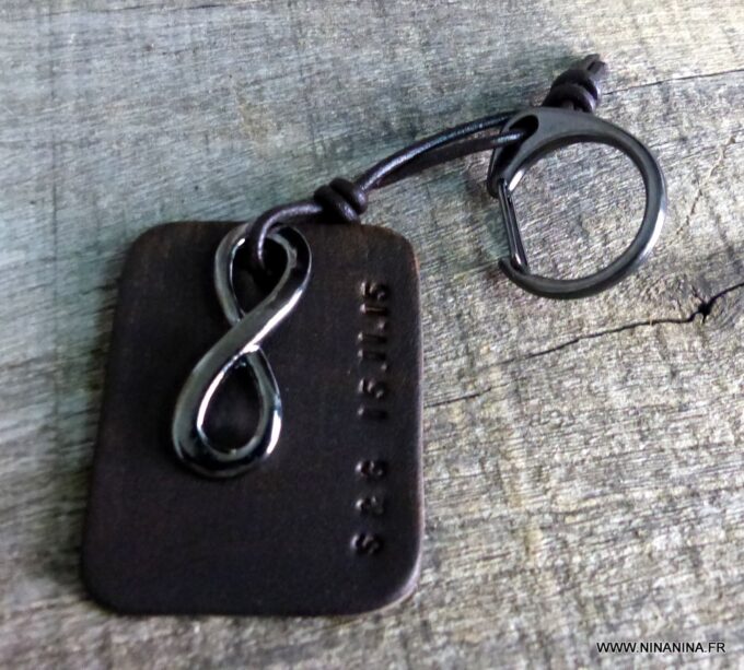 N5709A Porte clé homme cuir infini métal noir personnalisé prénom date NINANINA