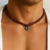 N5752a Collier homme ethnique fait main avec Pendentif bleu et rond sur un rang elastique de perles en bois - Bijoux Colliers ethniques en ligne Ninanina