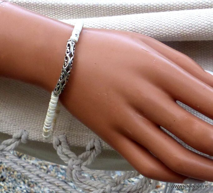 N5817A Bracelet turquoises blanches perle tube métal argenté - Bijoux en ligne NINANINA