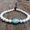N5824d Bracelet elastique mala homme perles turquoises blanches et perle turquoise naturelle - Bijoux Bracelets en ligne Ninanina