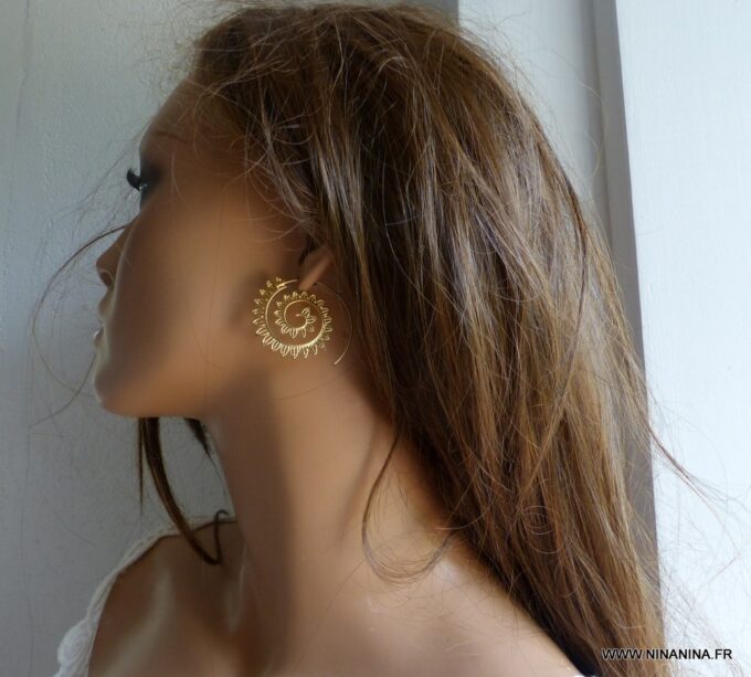 N5832b Boucles d'oreilles créoles tribales spirales métal doré or - Bijoux en ligne NINANINA