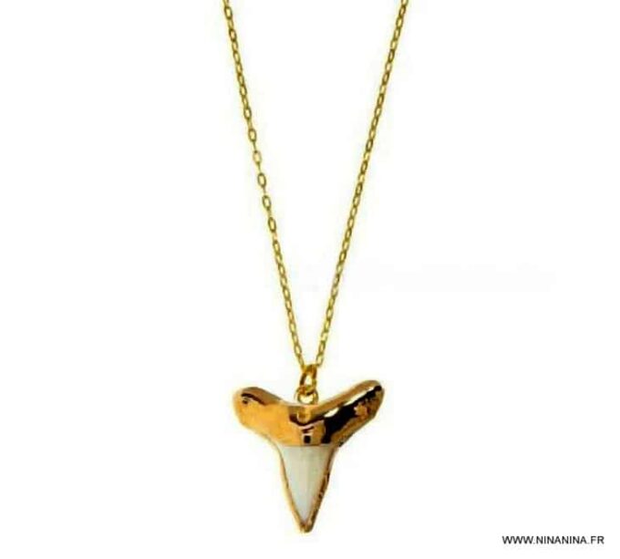 N5899c Collier mi-long dent de requin métal doré blanc émaillé - Bijoux Colliers en ligne NINANINA