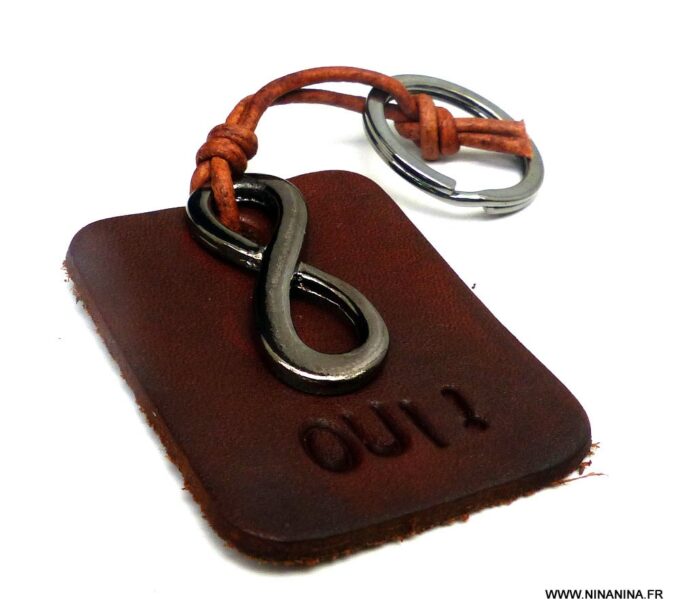 N5940d_Porte_cle_homme_cuir_infini_metal_noir_grave_OUI_personnalise_-_Bijoux_Accessoires_en_ligne_Ninanina