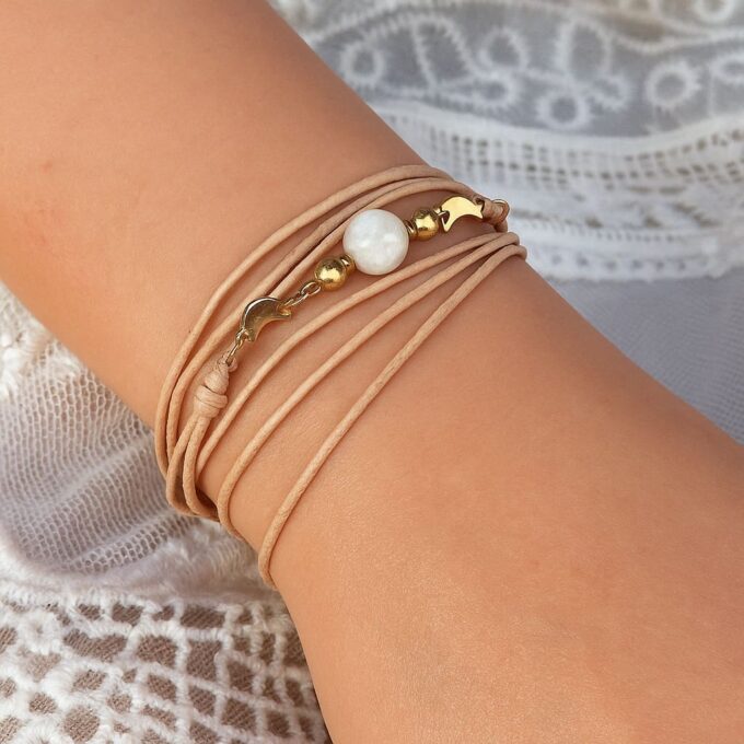 N6012 Bracelet artisanal femme multi tours cordon cuir avec Pierre de Lune véritable et Plaqué Or - Bijoux Bracelets en ligne Ninanina