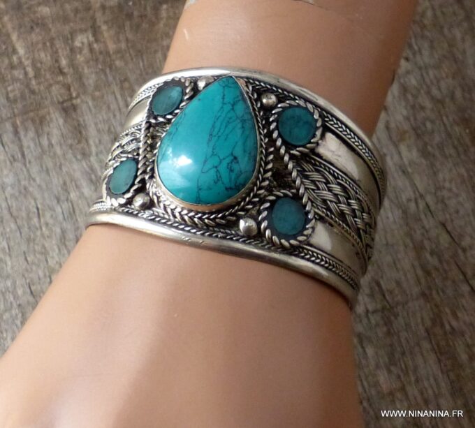 N6044a Bracelet manchette artisanal ethnique indien avec turquoise forme poire sertie - Bijoux Bracelets en ligne Ninanina