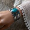 N6044a Bracelet manchette artisanal ethnique indien avec turquoise ronde sertie - Bijoux Bracelets en ligne Ninanina