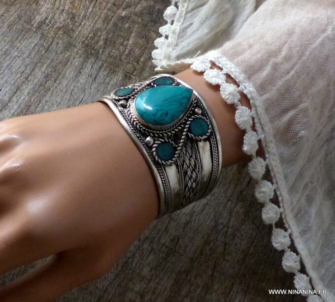 N6044a Bracelet manchette artisanal ethnique indien avec turquoise ronde sertie - Bijoux Bracelets en ligne Ninanina