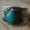 N6044b Bracelet manchette artisanal ethnique indien avec turquoise forme poire sertie - Bijoux Bracelets en ligne Ninanina