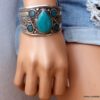 N6044d Bracelet manchette artisanal ethnique indien avec turquoise forme poire sertie - Bijoux Bracelets en ligne Ninanina