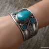 N6044i Bracelet manchette artisanal ethnique indien avec turquoise forme poire sertie - Bijoux Bracelets en ligne Ninanina