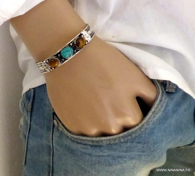 N6046a Bracelet manchette artisanal ethnique indien avec pierre fine turquoise et oeil de tigre ovale sertie - Bijoux Bracelets en ligne Ninanina