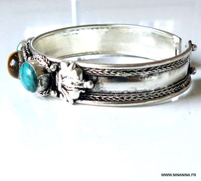 N6046j Bracelet manchette artisanal ethnique indien avec pierre fine turquoise et oeil de tigre ovale sertie - Bijoux Bracelets en ligne Ninanina
